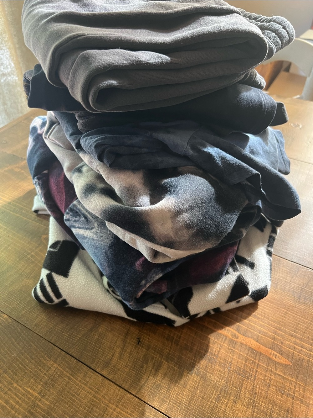 Abercrombie Kids Winter lot of 7 boys clothes 13/14, 14/16 Hoodies joggers tees